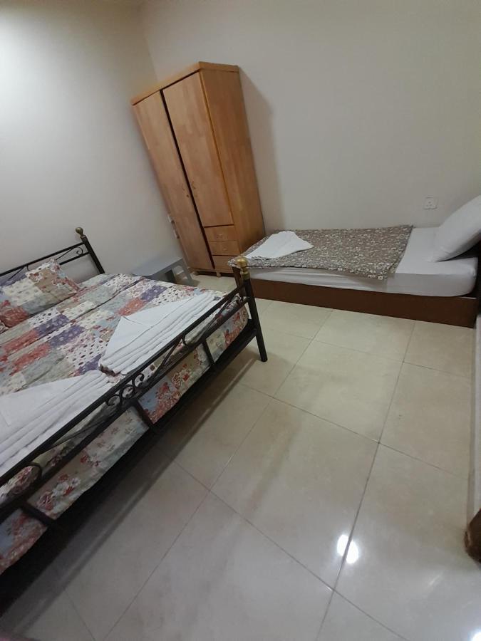 Farah Plaza Hostel &Hotel Apartments อคาบา ภายนอก รูปภาพ